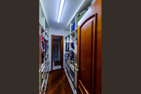 Apartamento à venda com 215m², 3 quartos e 3 vagasCloset