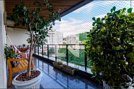 Varanda de apartamento à venda com 3 quartos, 215m² em Santa Rosa, Niterói