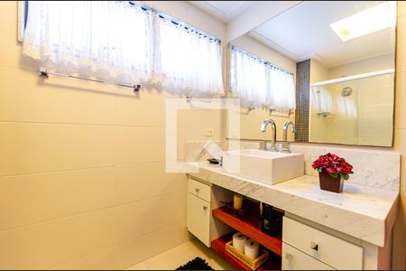 Apartamento à venda com 215m², 3 quartos e 3 vagasBanheiro da Suíte 2