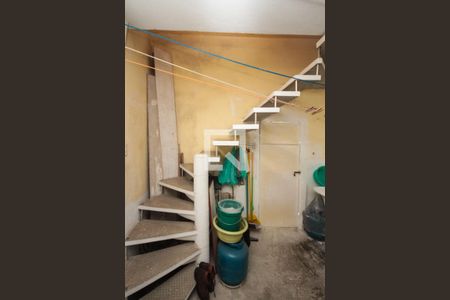 Casa à venda com 170m², 2 quartos e 1 vagaEscada