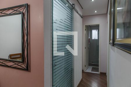 Corredor de apartamento à venda com 3 quartos, 74m² em Vila Bertioga, São Paulo