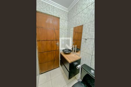 Casa à venda com 128m², 3 quartos e 2 vagasBanheiro 