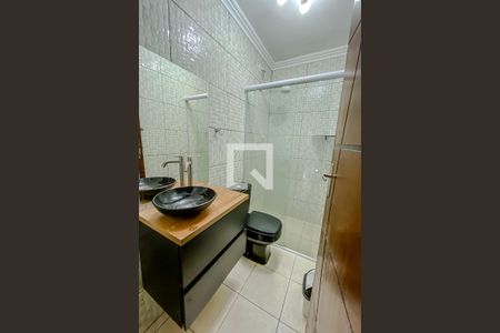 Casa à venda com 128m², 3 quartos e 2 vagasBanheiro 