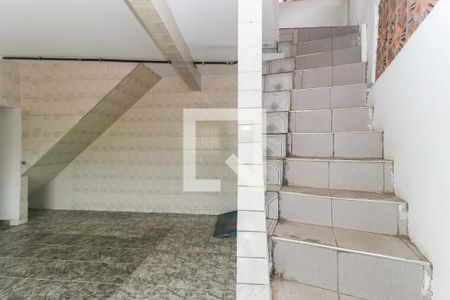 Casa para alugar com 100m², 2 quartos e sem vaga Casa para alugar com 100m², 2 quartos e sem vagaEscada