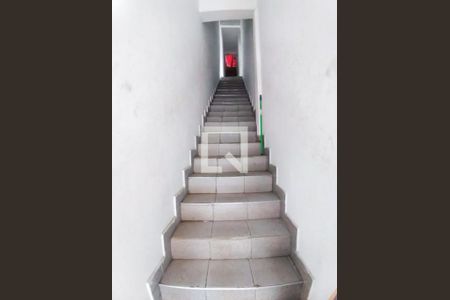 Casa para alugar com 100m², 2 quartos e sem vaga Casa para alugar com 100m², 2 quartos e sem vagaEscada