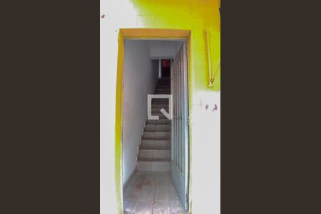 Casa para alugar com 100m², 2 quartos e sem vaga Casa para alugar com 100m², 2 quartos e sem vagaEscada