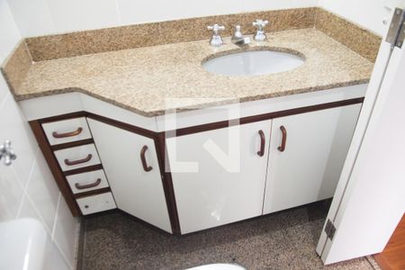 Apartamento à venda com 169m², 3 quartos e 4 vagasDetalhe do banheiro