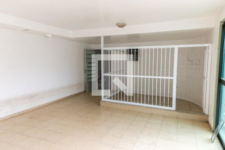 Casa para alugar com 600m², 4 quartos e 4 vagas Casa para alugar com 600m², 4 quartos e 4 vagasÁrea de Serviço 2