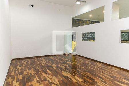 Casa para alugar com 600m², 4 quartos e 4 vagas Casa para alugar com 600m², 4 quartos e 4 vagasQuadra