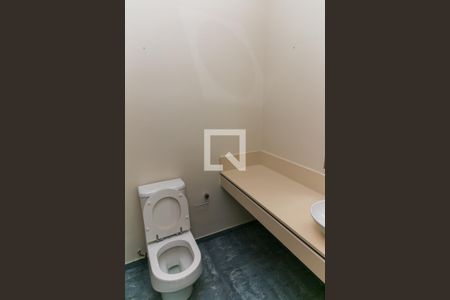 Casa para alugar com 600m², 4 quartos e 4 vagas Casa para alugar com 600m², 4 quartos e 4 vagasBanheiro do Salão