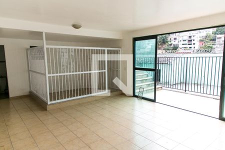 Casa para alugar com 600m², 4 quartos e 4 vagas Casa para alugar com 600m², 4 quartos e 4 vagasÁrea de Serviço 2