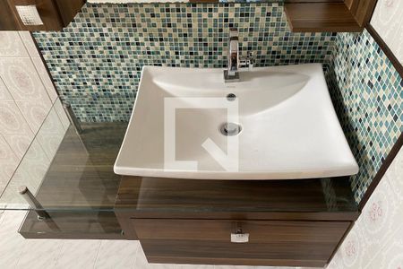 Casa de condomínio à venda com 170m², 5 quartos e 1 vaga Casa de condomínio à venda com 170m², 5 quartos e 1 vagaBanheiro Social