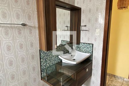 Casa de condomínio à venda com 170m², 5 quartos e 1 vaga Casa de condomínio à venda com 170m², 5 quartos e 1 vagaBanheiro Social