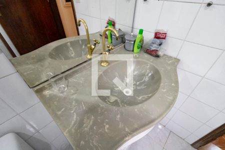 Casa à venda com 375m², 3 quartos e 3 vagasBanheiro 2 da Suíte 2 - Torneira