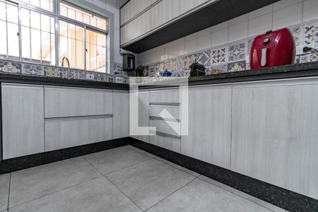 Casa à venda com 375m², 3 quartos e 3 vagasCozinha - Armários