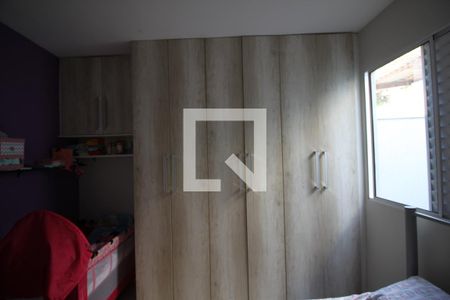 Casa à venda com 171m², 3 quartos e 5 vagasQuarto 1 - Armários