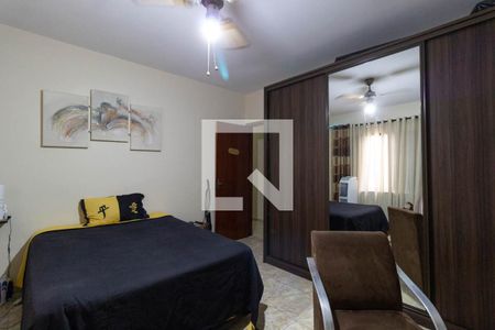 Casa à venda com 266m², 6 quartos e 3 vagasQuarto 2 casa 1