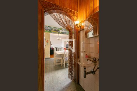 Casa à venda com 200m², 4 quartos e 2 vagasBanheiro