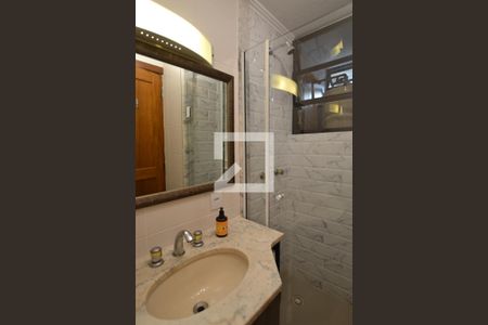 Casa de condomínio à venda com 363m², 3 quartos e 4 vagasBanheiro Social