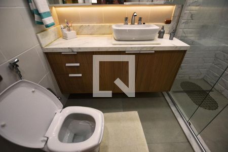 Casa de condomínio à venda com 363m², 3 quartos e 4 vagasBanheiro da Suíte