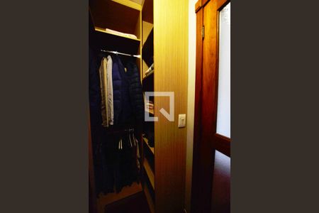 Casa de condomínio à venda com 363m², 3 quartos e 4 vagasCloset