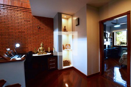 Casa de condomínio à venda com 363m², 3 quartos e 4 vagasHall