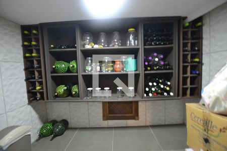 Casa de condomínio à venda com 363m², 3 quartos e 4 vagasAdega