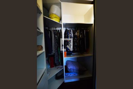 Casa de condomínio à venda com 363m², 3 quartos e 4 vagasCloset do Quarto 1