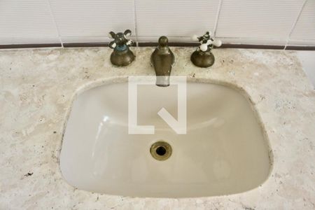Apartamento para alugar com 200m², 4 quartos e 2 vagas Apartamento para alugar com 200m², 4 quartos e 2 vagasBanheiro Suíte 2