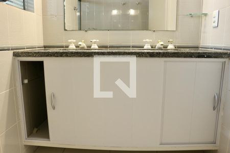 Apartamento para alugar com 200m², 4 quartos e 2 vagas Apartamento para alugar com 200m², 4 quartos e 2 vagasBanheiro Suíte 3