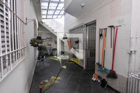 Casa à venda com 180m², 4 quartos e 1 vaga Casa à venda com 180m², 4 quartos e 1 vagaQuintal