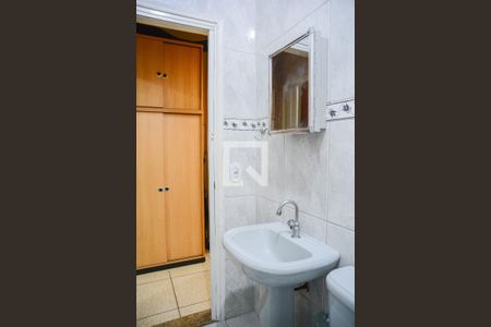 Casa à venda com 270m², 5 quartos e 2 vagasBanheiro - Casa Fundos