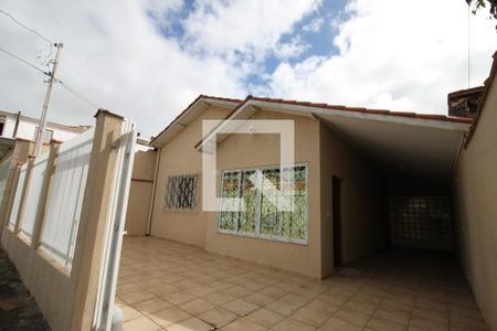 Casa à venda com 100m², 2 quartos e 3 vagasFachada