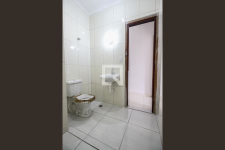 Casa para alugar com 180m², 2 quartos e 1 vaga Casa para alugar com 180m², 2 quartos e 1 vagaBanheiro