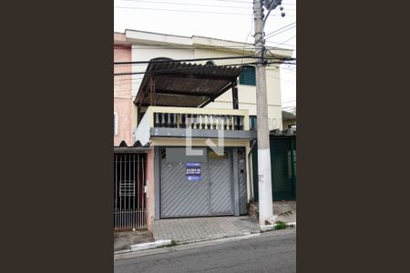 Casa para alugar com 180m², 2 quartos e 1 vaga Casa para alugar com 180m², 2 quartos e 1 vagaFachada