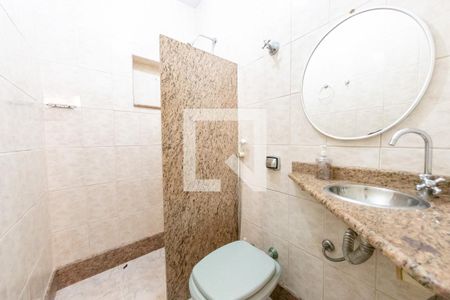 Casa à venda com 400m², 7 quartos e 3 vagasBanheiro da Suíte 2