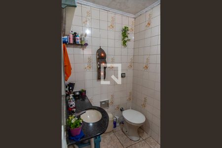 Casa à venda com 280m², 5 quartos e 6 vagasBanheiro de serviço casa 2