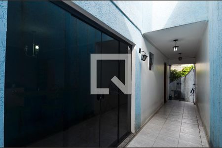Casa à venda com 250m², 3 quartos e 8 vagasCorredor Lateral