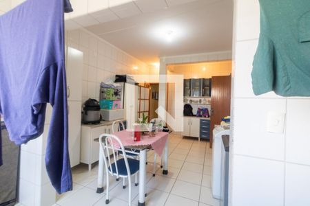 Casa à venda com 252m², 4 quartos e 2 vagas Casa à venda com 252m², 4 quartos e 2 vagasCozinha e Área de Serviço