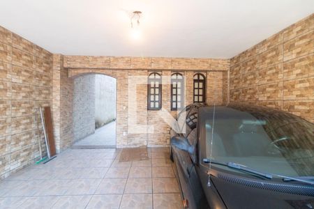 Casa à venda com 252m², 4 quartos e 2 vagas Casa à venda com 252m², 4 quartos e 2 vagasGaragem