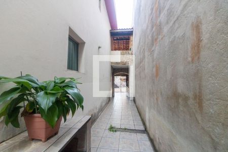 Casa à venda com 252m², 4 quartos e 2 vagas Casa à venda com 252m², 4 quartos e 2 vagasCorredor externo