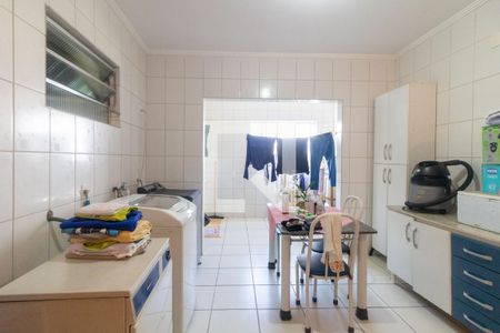 Casa à venda com 252m², 4 quartos e 2 vagas Casa à venda com 252m², 4 quartos e 2 vagasCozinha e Área de Serviço