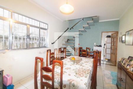 Casa à venda com 252m², 4 quartos e 2 vagas Casa à venda com 252m², 4 quartos e 2 vagasSala da Casa 2