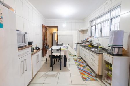 Casa à venda com 252m², 4 quartos e 2 vagas Casa à venda com 252m², 4 quartos e 2 vagasCozinha