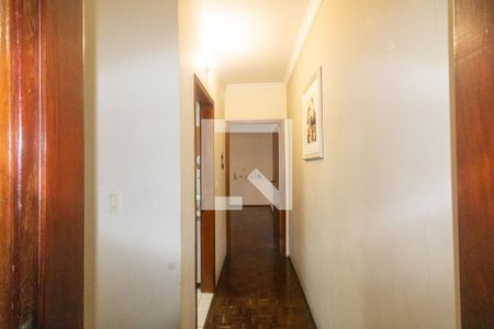 Casa à venda com 252m², 4 quartos e 2 vagas Casa à venda com 252m², 4 quartos e 2 vagasCorredor