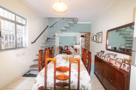 Casa à venda com 252m², 4 quartos e 2 vagas Casa à venda com 252m², 4 quartos e 2 vagasSala da Casa 2