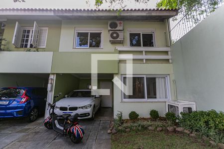Casa à venda com 300m², 4 quartos e 2 vagasFachada