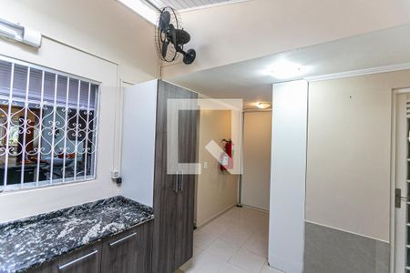 Casa à venda com 300m², 4 quartos e 2 vagasCozinha e Área de Serviço