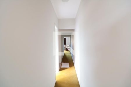 Casa à venda com 200m², 3 quartos e 2 vagasCorredor