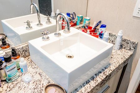 Casa à venda com 289m², 4 quartos e 4 vagasBanheiro suite 2